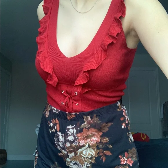 Guess red top - Picture 4 of 8